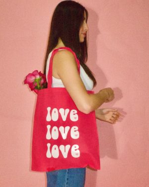 In love & obsessed with our custom totes , just in time for Valentine’s Day. Hurry and customize your gift today 💖#valentinesdaygift #valentines #vday #valentinesday #custommade #embroidery #totebag