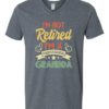I AM NOT RETIRED  - T-shirt Col V Pour Adultes