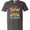 I AM NOT RETIRED  - T-shirt Col V Pour Adultes