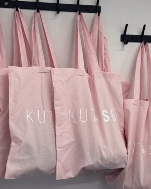 Custom totes made for @kutandso 💫💗Customize anything at T-Shirt Time 👏🏻#custommade #customized #totebags #tshirtime #mtl #montreal #customdesign